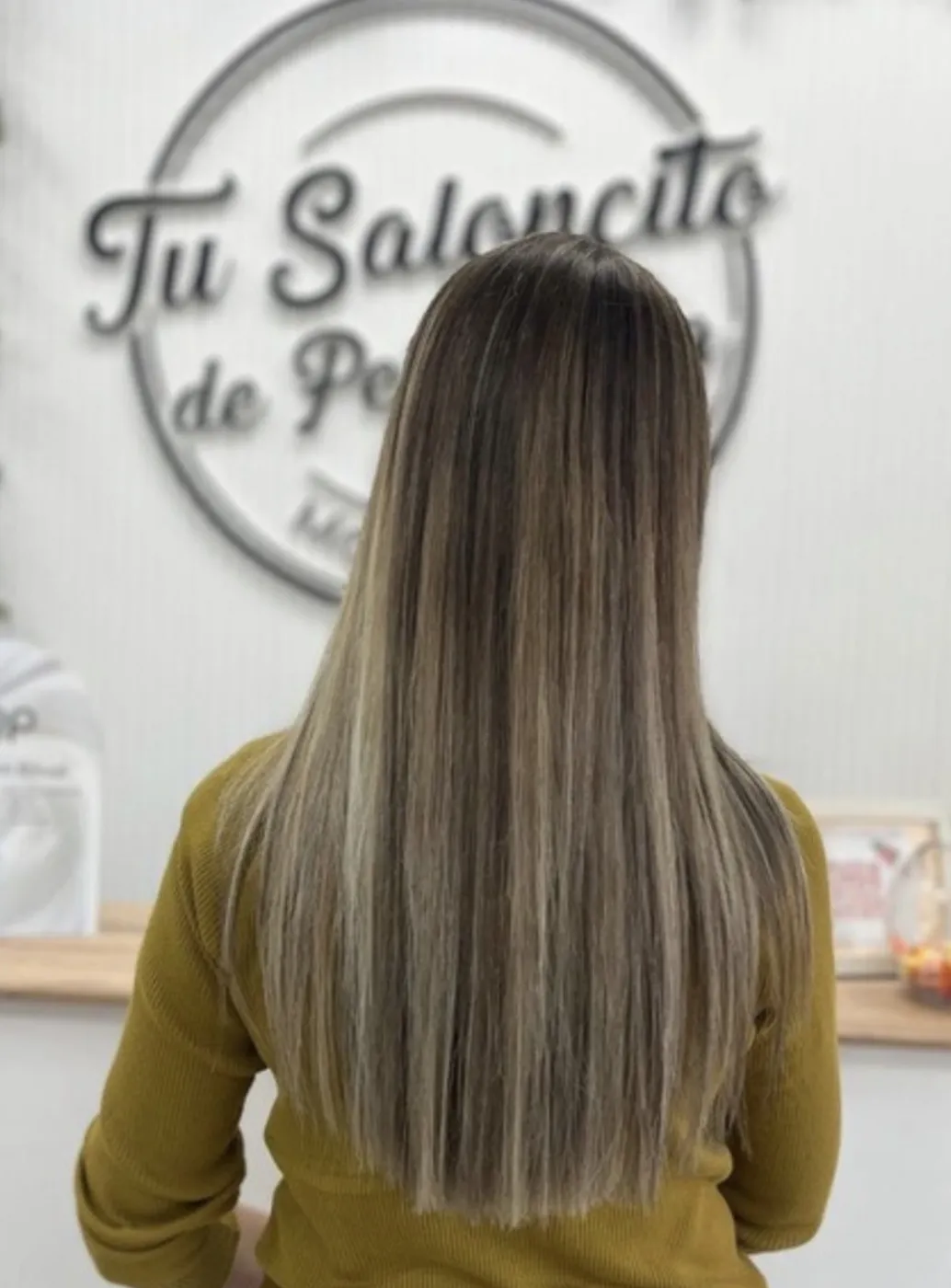 Balayage liso en tonos arena