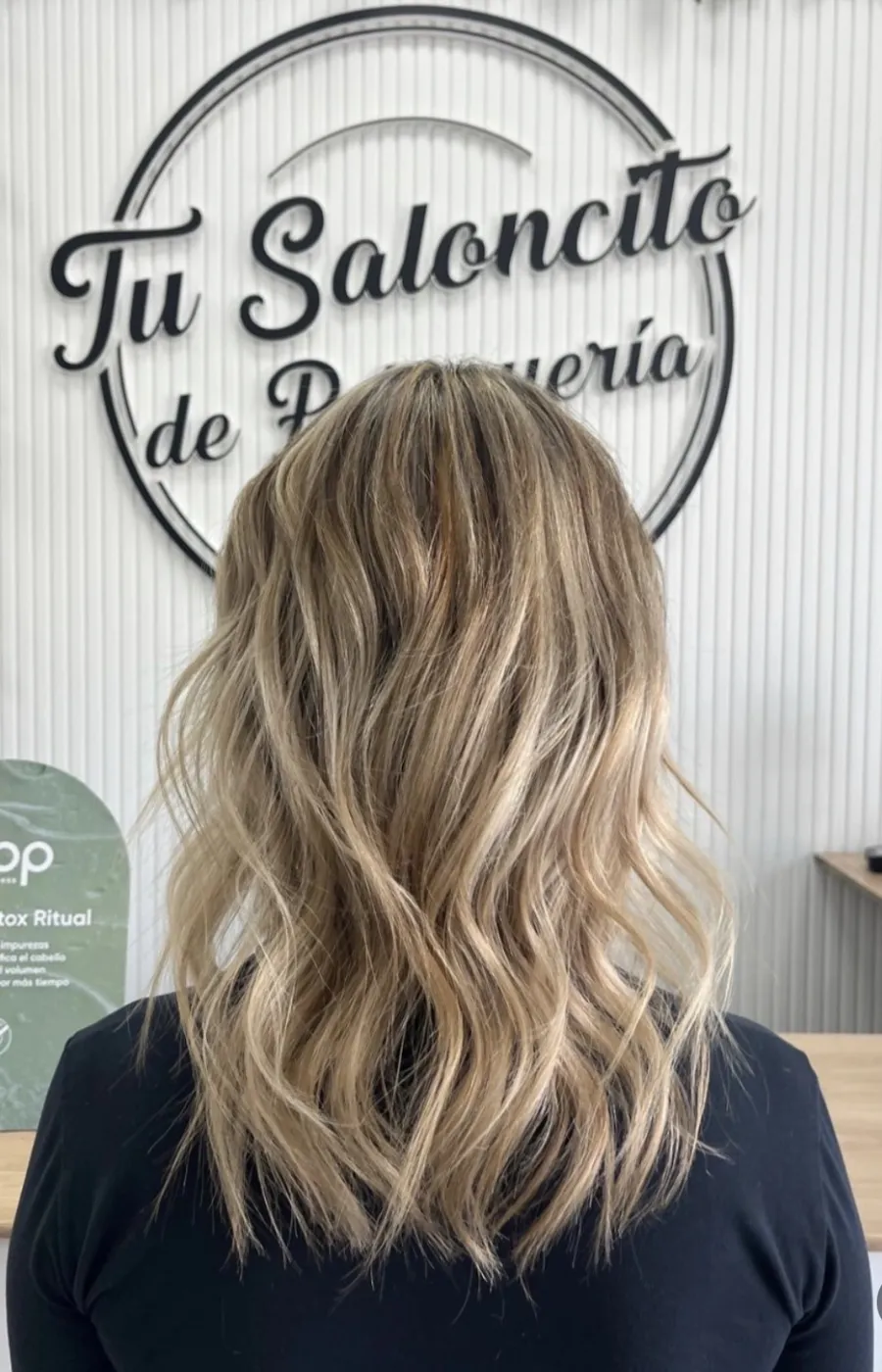 Rubio con ondas suaves